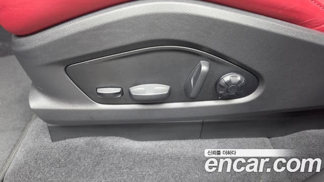 Porsche Macan EV 2025 — ფოტო 30/38