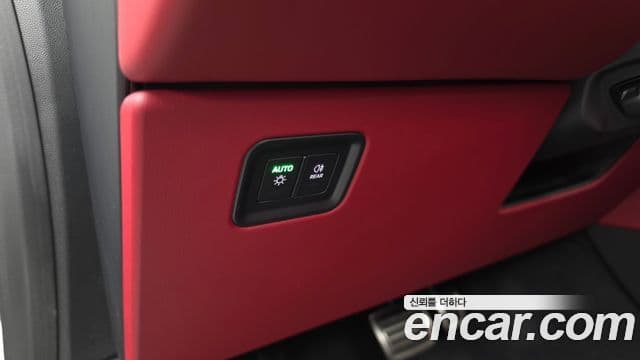 Porsche Macan EV 2025 — ფოტო 16/38