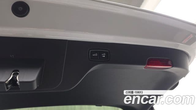 Porsche Macan EV 2025 — ფოტო 14/38