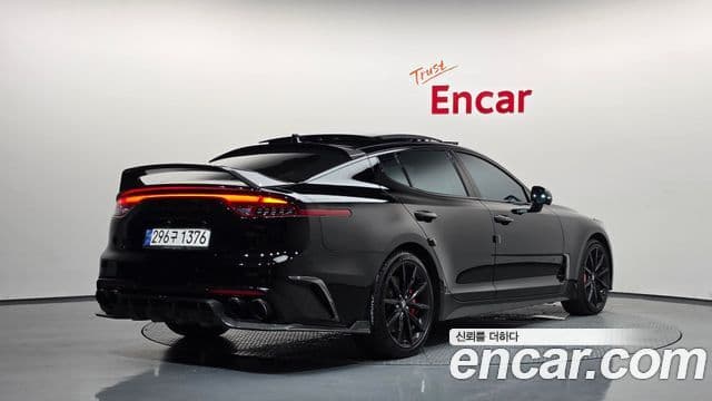 Kia Stinger 2021 — Фото 2/20