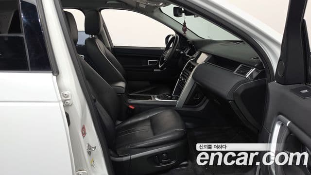 Land Rover Discovery Sport 2019 — ფოტო 8/36