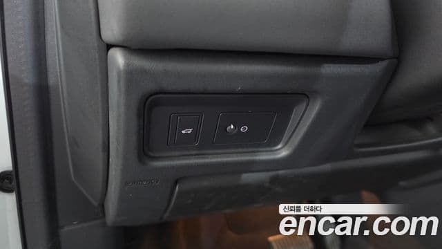 Land Rover Discovery Sport 2019 — ფოტო 30/36