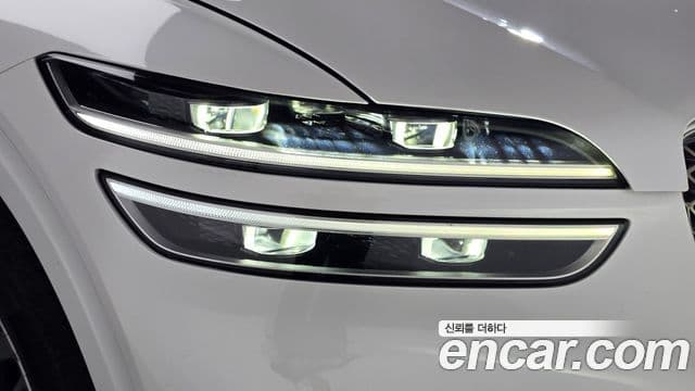 Genesis GV70 2023 — ფოტო 17/32
