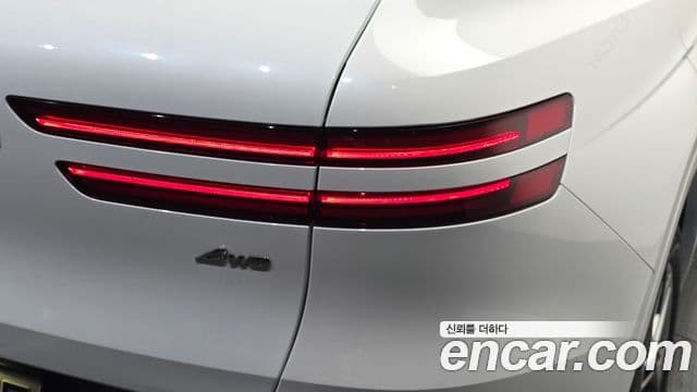 Genesis GV70 2023 — ფოტო 31/32