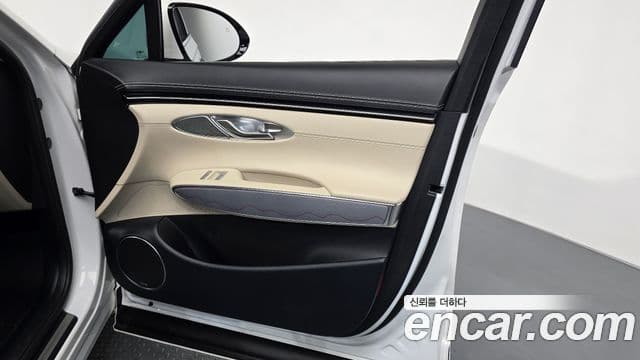Genesis GV70 2023 — ფოტო 11/32