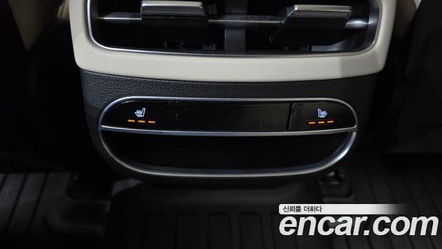 Genesis GV70 2023 — ფოტო 29/32