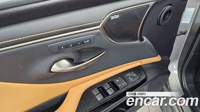 Lexus ES300h 2021 — Photo 25/34