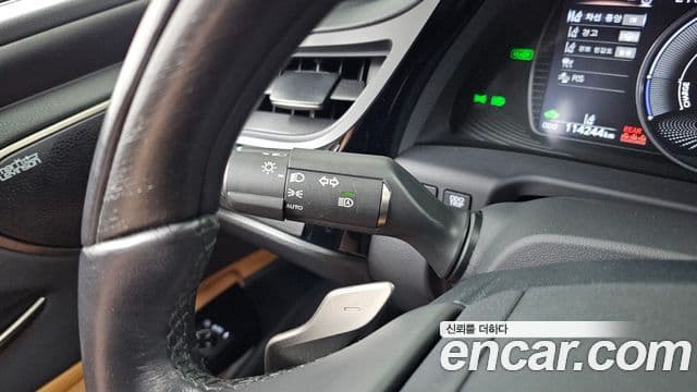 Lexus ES300h 2021 — Photo 29/34