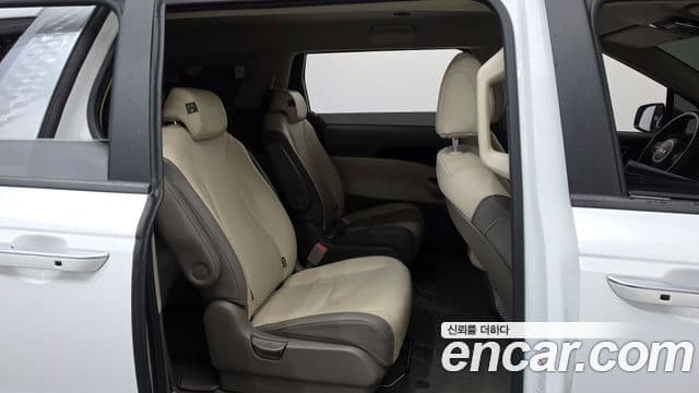 Kia Carnival 2021 — Фото 11/20