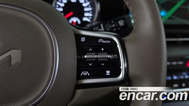 Kia Carnival 2021 — Фото 17/20