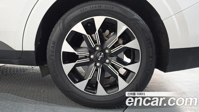 Kia Carnival 2021 — ფოტო 21/35
