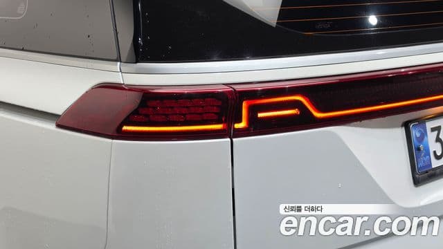 Kia Carnival 2021 — ფოტო 29/35
