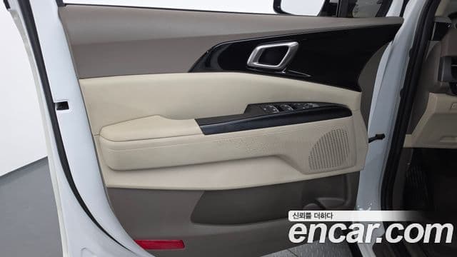 Kia Carnival 2021 — ფოტო 16/35