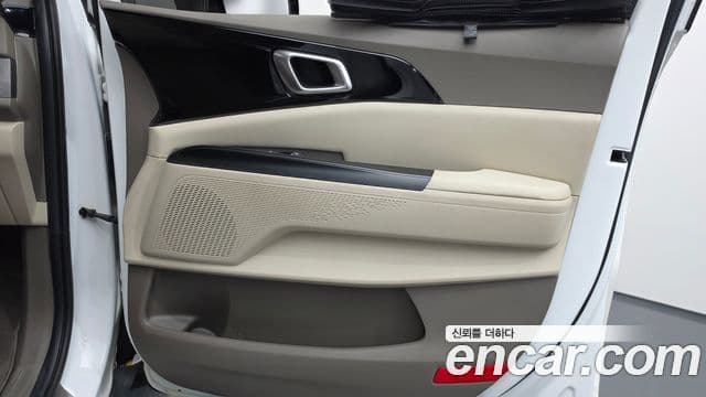 Kia Carnival 2021 — ფოტო 1/35