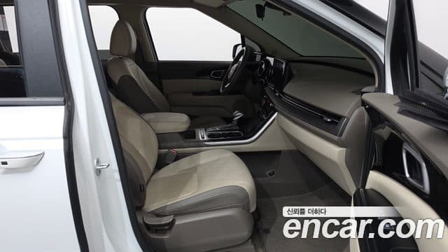 Kia Carnival 2021 — ფოტო 8/35