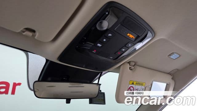 Kia Carnival 2021 — ფოტო 32/35
