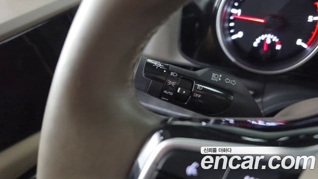 Kia Carnival 2021 — ფოტო 26/35