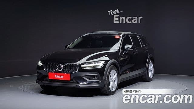 Volvo V60 Cross Country 2019 — ფოტო 1/20