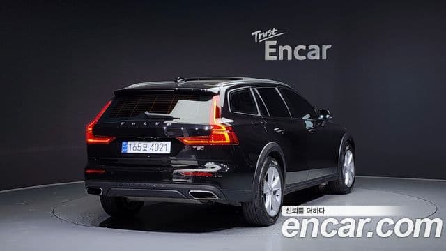 Volvo V60 Cross Country 2019 — ფოტო 2/20