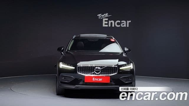 Volvo V60 Cross Country 2019 — ფოტო 3/20