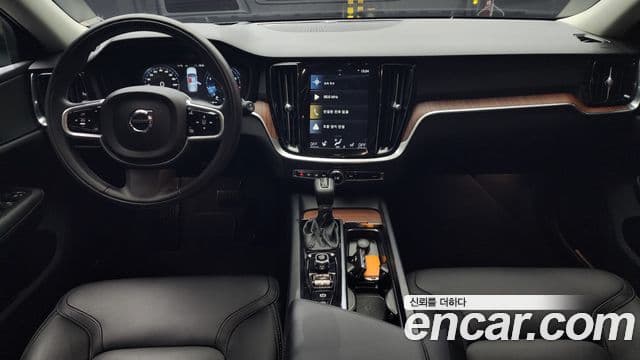 Volvo V60 Cross Country 2019 — ფოტო 7/20