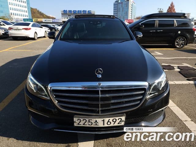 Mercedes-Benz E-Class 2020 — Photo 6/20