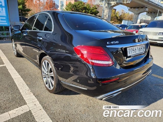 Mercedes-Benz E-Class 2020 — Photo 8/20
