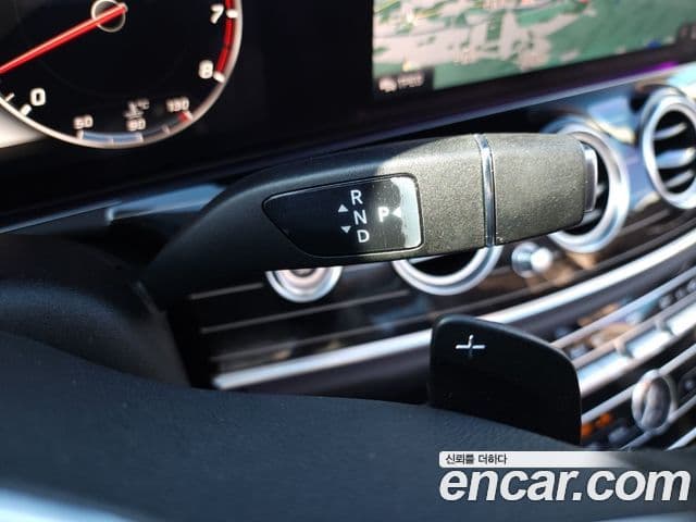 Mercedes-Benz E-Class 2020 — Photo 17/20