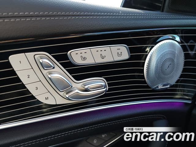 Mercedes-Benz E-Class 2020 — Photo 14/20