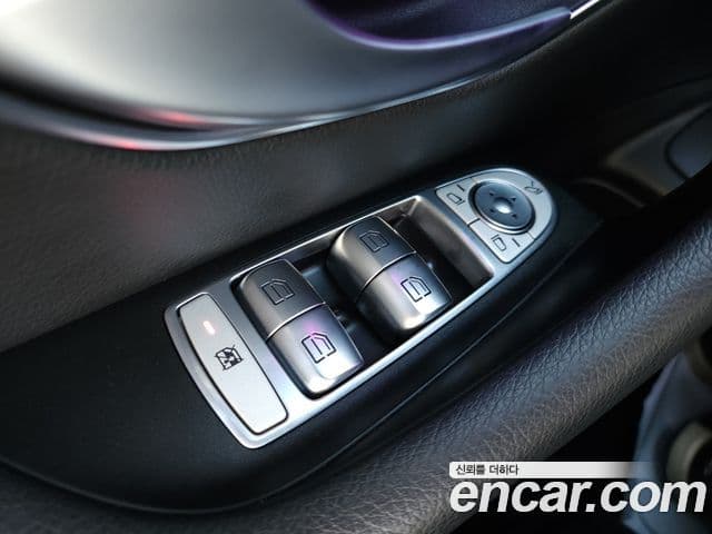 Mercedes-Benz E-Class 2020 — Photo 19/20