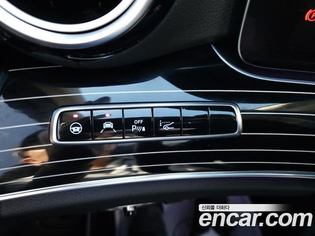 Mercedes-Benz E-Class 2020 — Photo 12/20