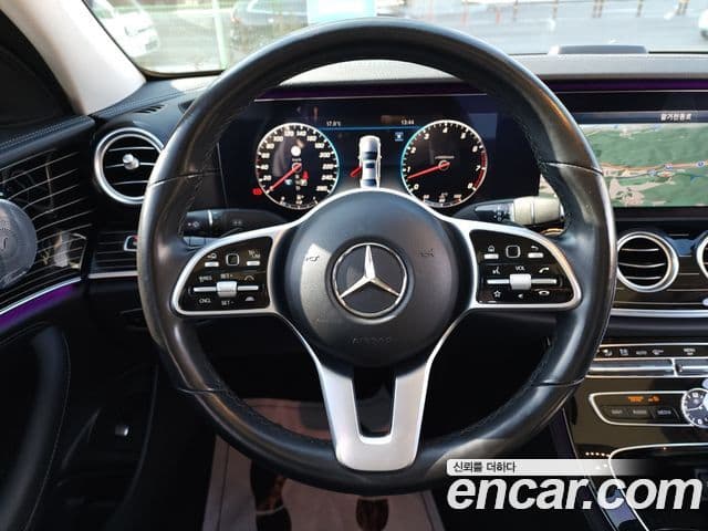 Mercedes-Benz E-Class 2020 — Photo 7/20