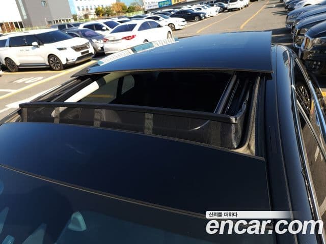 Mercedes-Benz E-Class 2020 — Photo 9/20