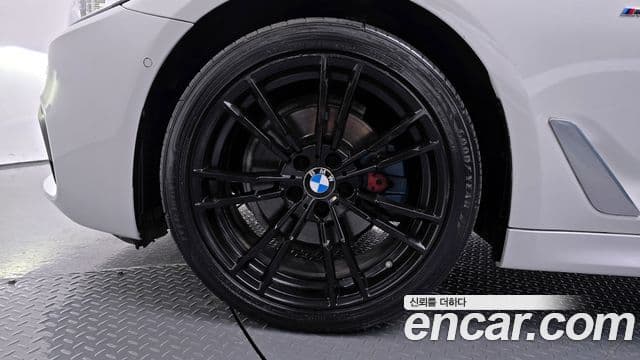 BMW 5 Series 2018 — Şəkil 7/20