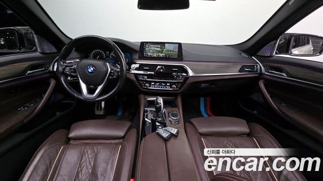 BMW 5 Series 2018 — Şəkil 15/20
