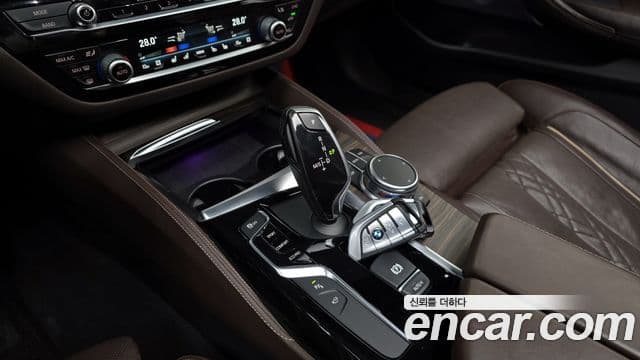 BMW 5 Series 2018 — Şəkil 20/20
