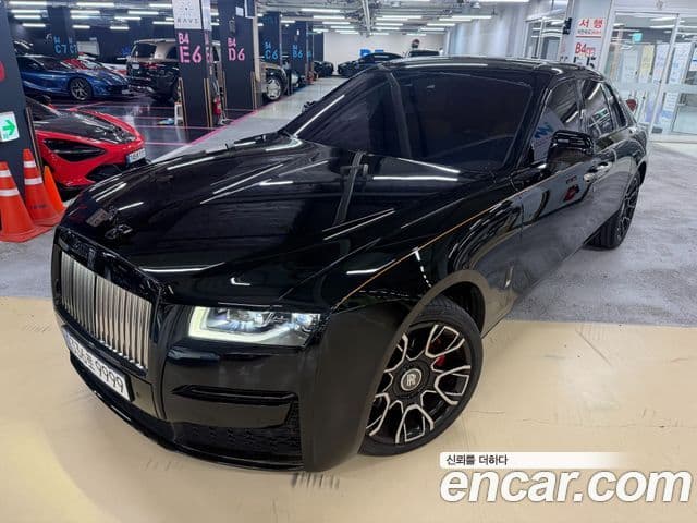 Rolls-Royce Ghost 2021 — Фото 1/18