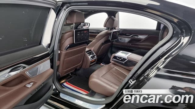 BMW 7 Series 2018 — ფოტო 18/20