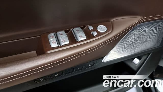 BMW 7 Series 2018 — ფოტო 7/20