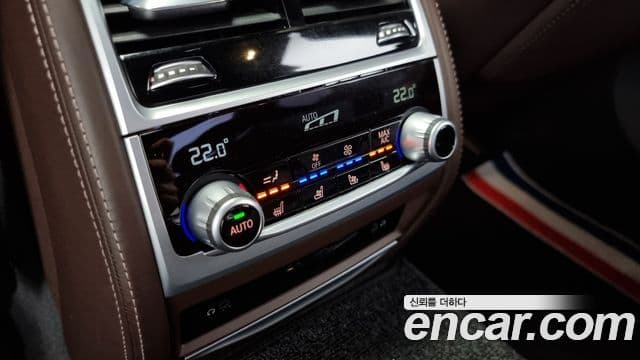 BMW 7 Series 2018 — ფოტო 15/20