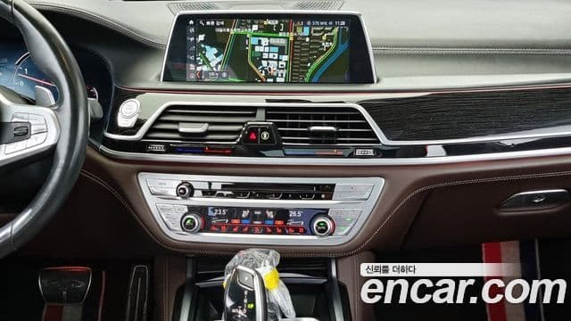 BMW 7 Series 2018 — ფოტო 9/20