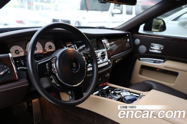 Rolls-Royce Ghost 2018 — Photo 4/20