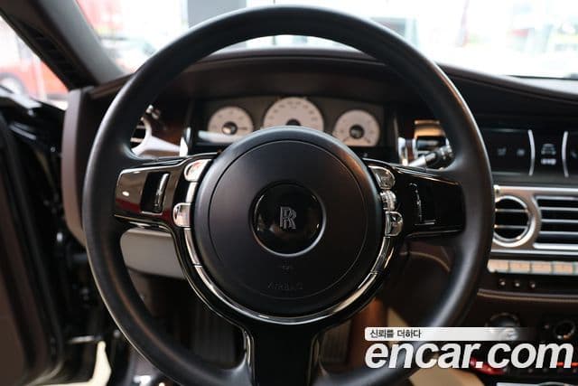 Rolls-Royce Ghost 2018 — Photo 8/20