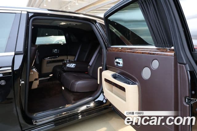 Rolls-Royce Ghost 2018 — Photo 16/20