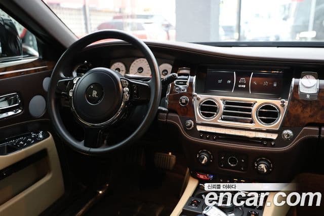 Rolls-Royce Ghost 2018 — Photo 3/20