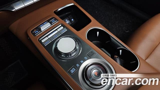 Genesis GV70 2021 — ფოტო 9/20