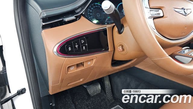 Genesis GV70 2021 — ფოტო 13/20