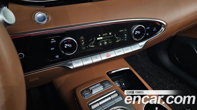 Genesis GV70 2021 — ფოტო 17/20