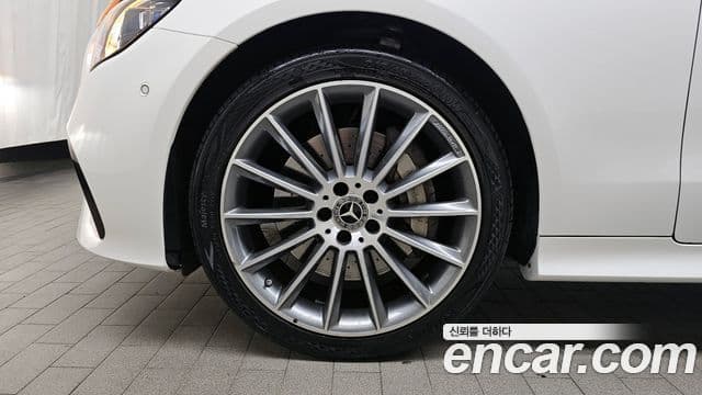 Mercedes-Benz E-Class 2023 — ფოტო 5/20