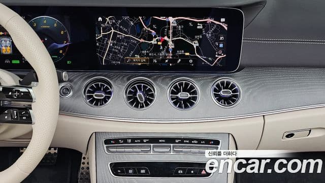 Mercedes-Benz E-Class 2023 — ფოტო 14/20